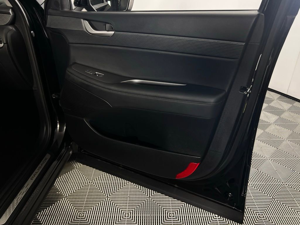 Used 2023 Hyundai Palisade Limited w/ Winter Package image 35