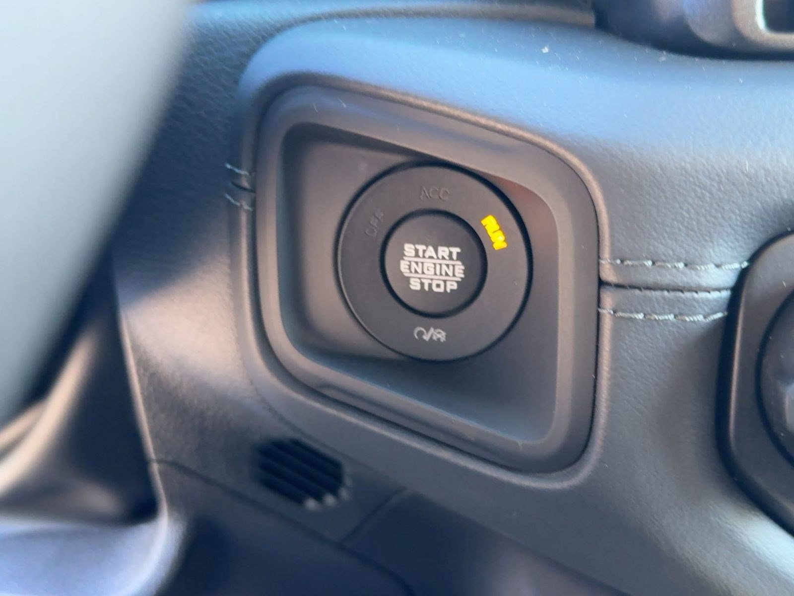 New 2025 Jeep Gladiator Sport image 27