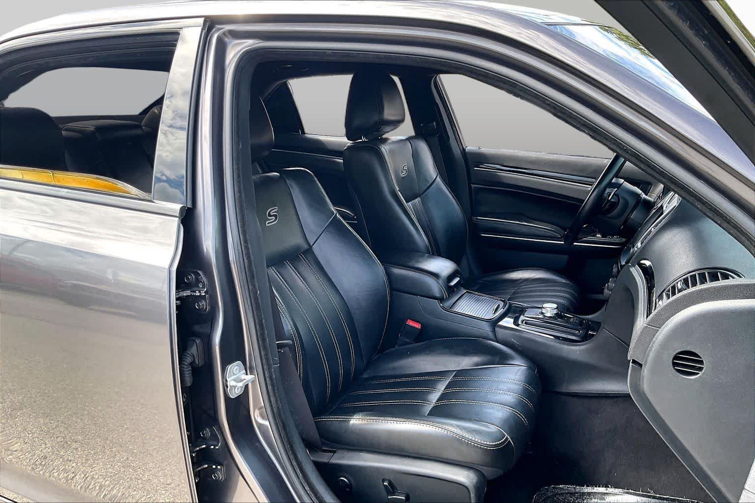 Used 2017 Chrysler 300 S w/ S Model Appearance Package AWD/4WD image 9