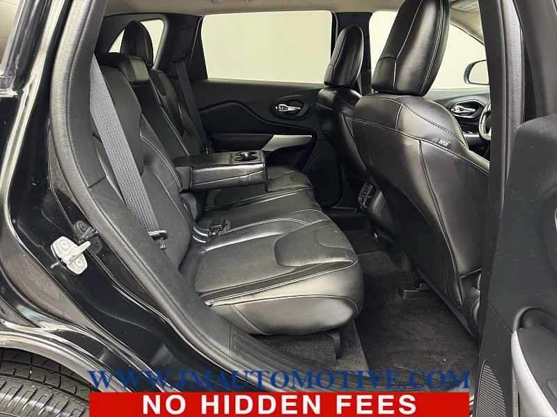 Used 2018 Jeep Cherokee Latitude Plus AWD/4WD image 17