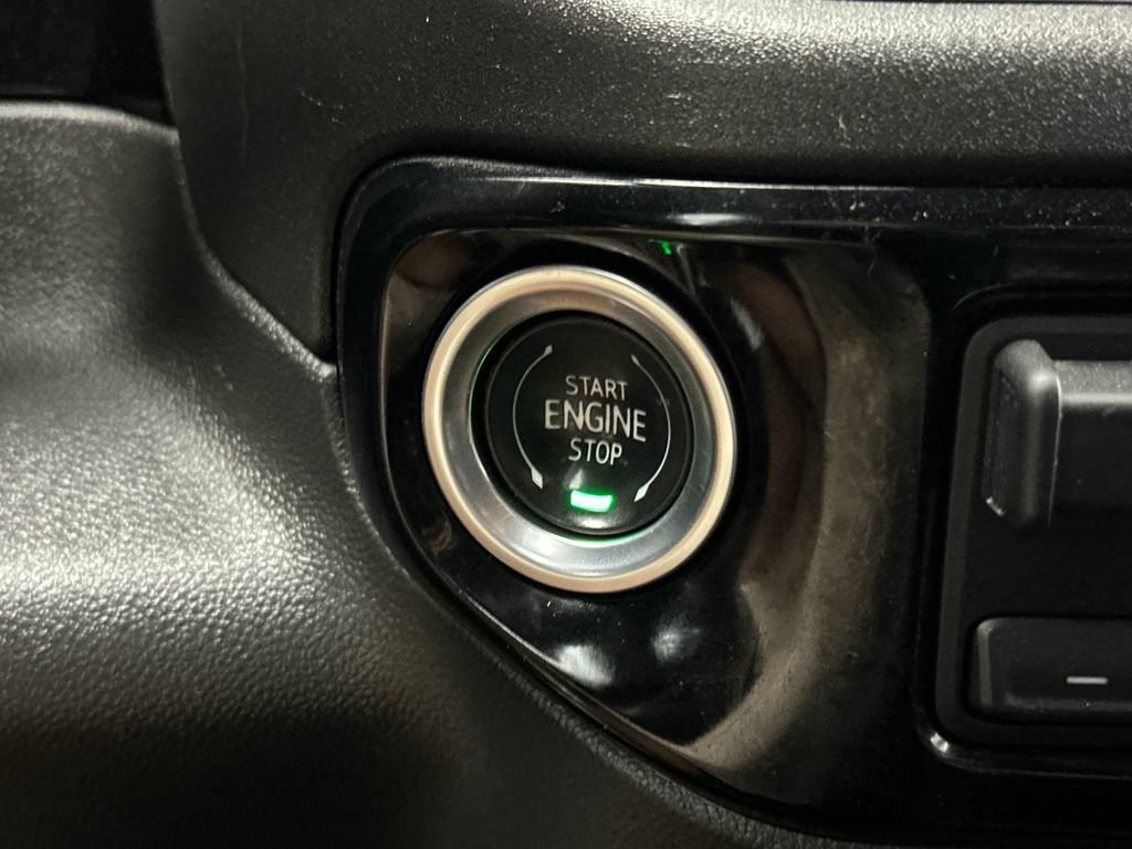 Used 2025 GMC Sierra 1500 SLT AWD/4WD image 21