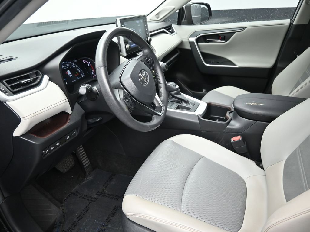 Used 2022 Toyota RAV4 Limited w/ Limited Grade Weather Package FWD image 10