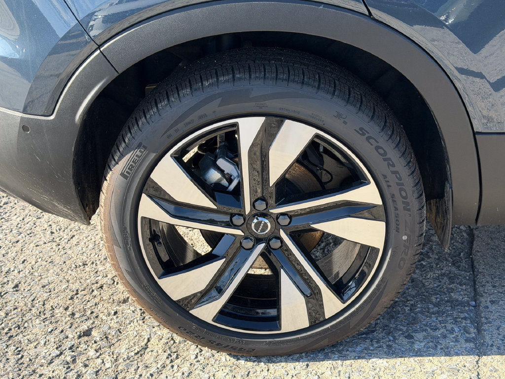 New 2026 Volvo XC40 B5 Ultra w/ Protection Package Premier AWD/4WD image 6