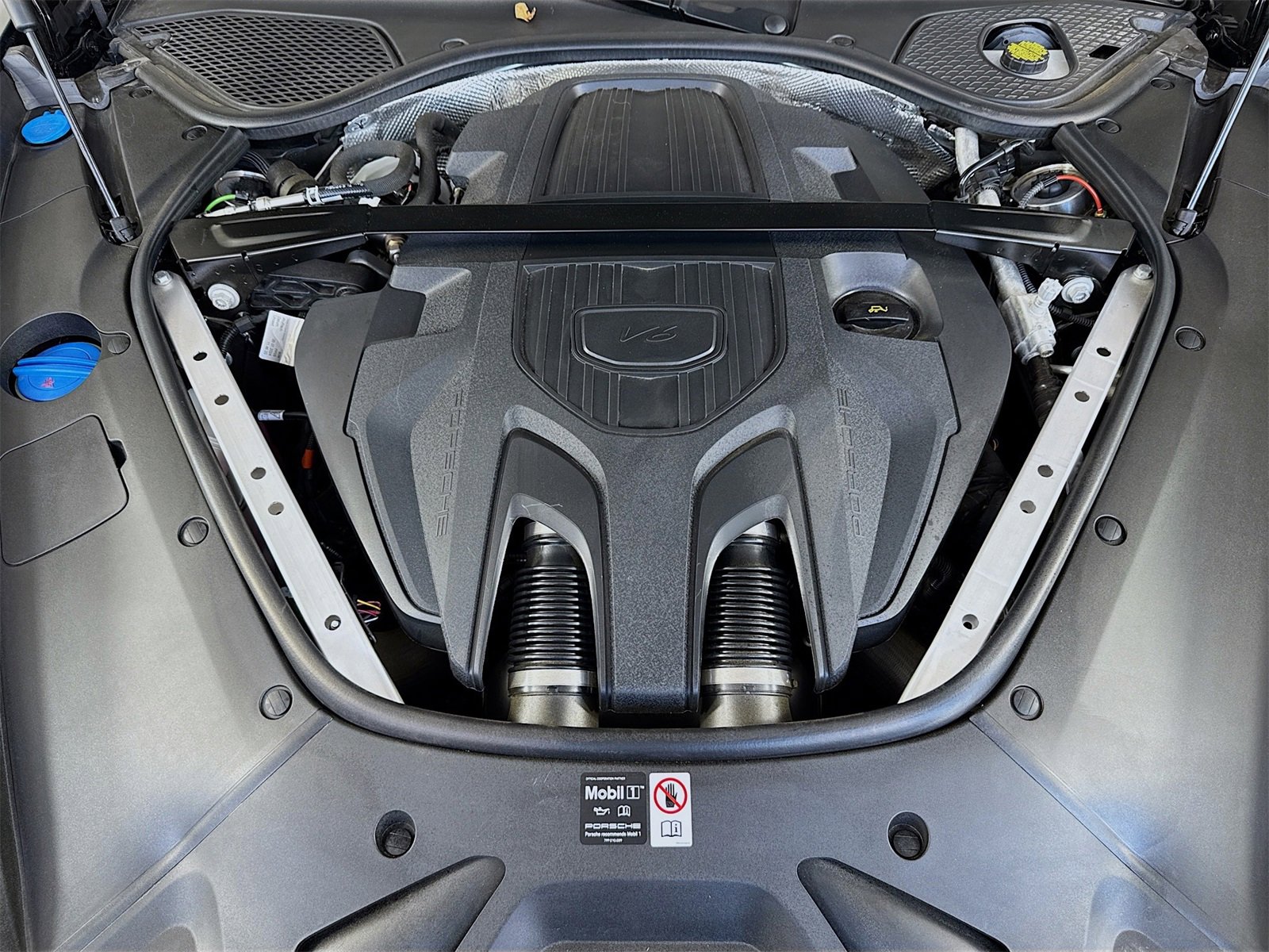 Certified 2025 Porsche Panamera image 23