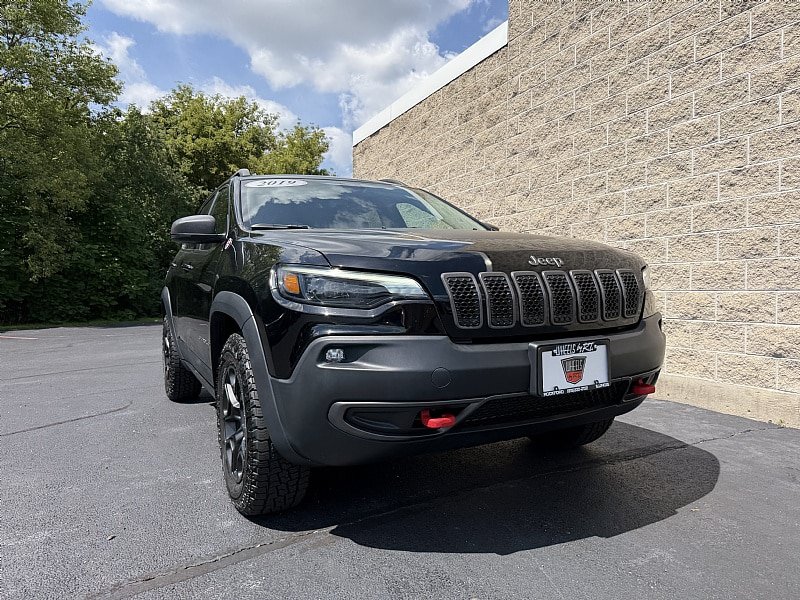 Used 2019 Jeep Cherokee Trailhawk w/ Cold Weather Group AWD/4WD image 1