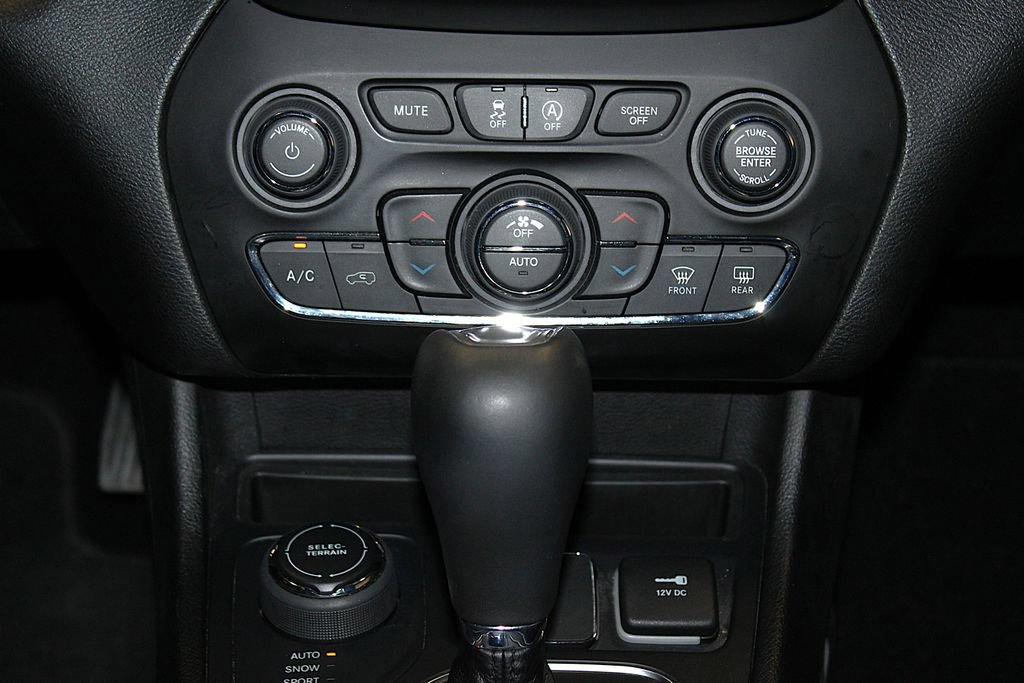 Certified 2021 Jeep Cherokee High Altitude AWD/4WD image 23