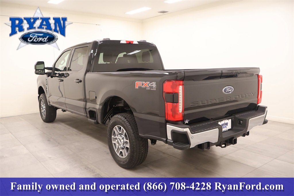 New 2026 Ford F250 Lariat w/ FX4 Off-Road Package image 3