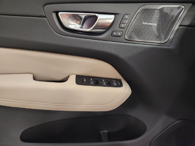 New 2027 Volvo XC60 T8 Plus AWD/4WD image 24