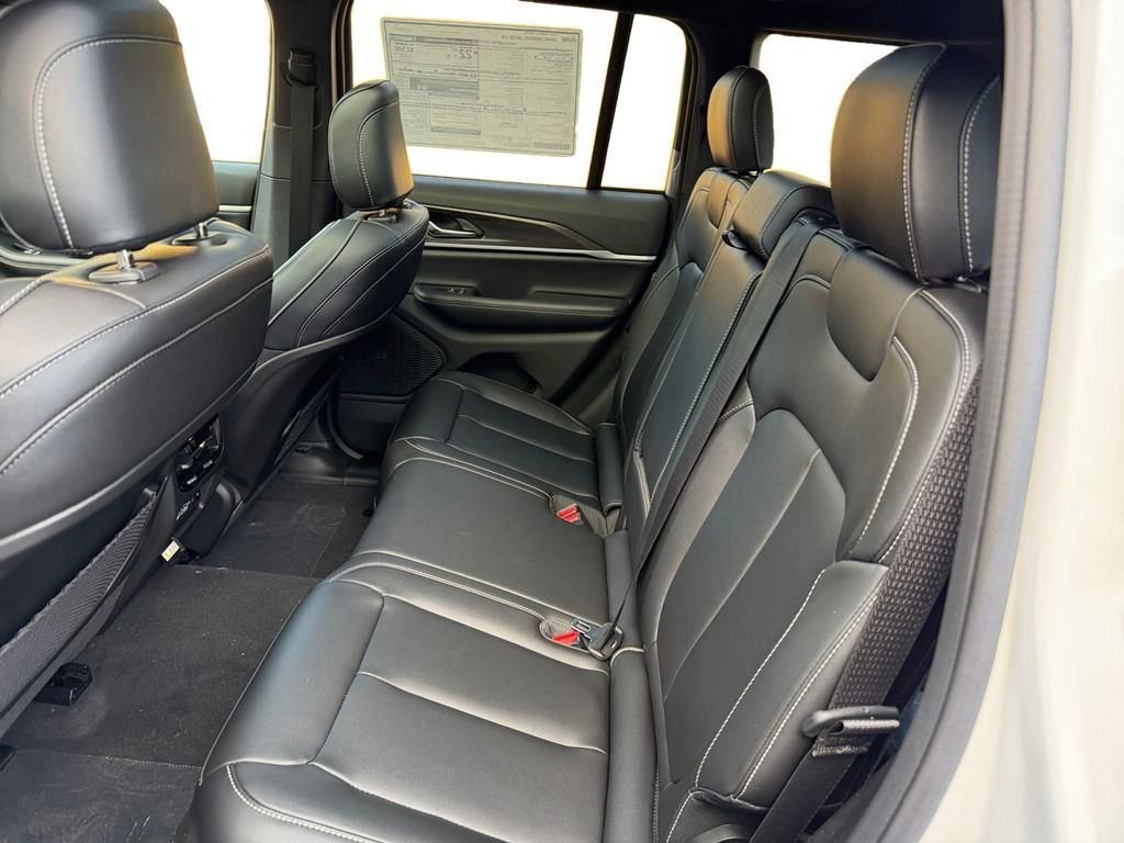 New 2025 Jeep Grand Cherokee Limited w/ MOPAR Finishing Package image 13