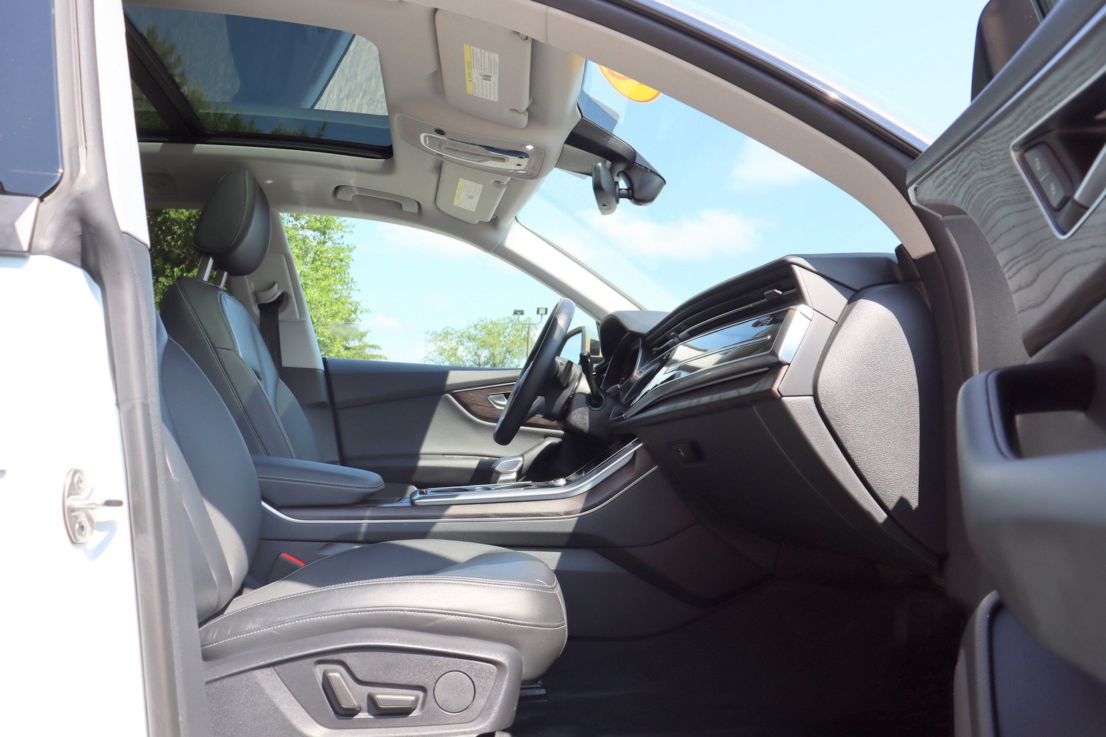 Used 2022 Audi Q8 Premium w/ Convenience Package AWD/4WD image 20