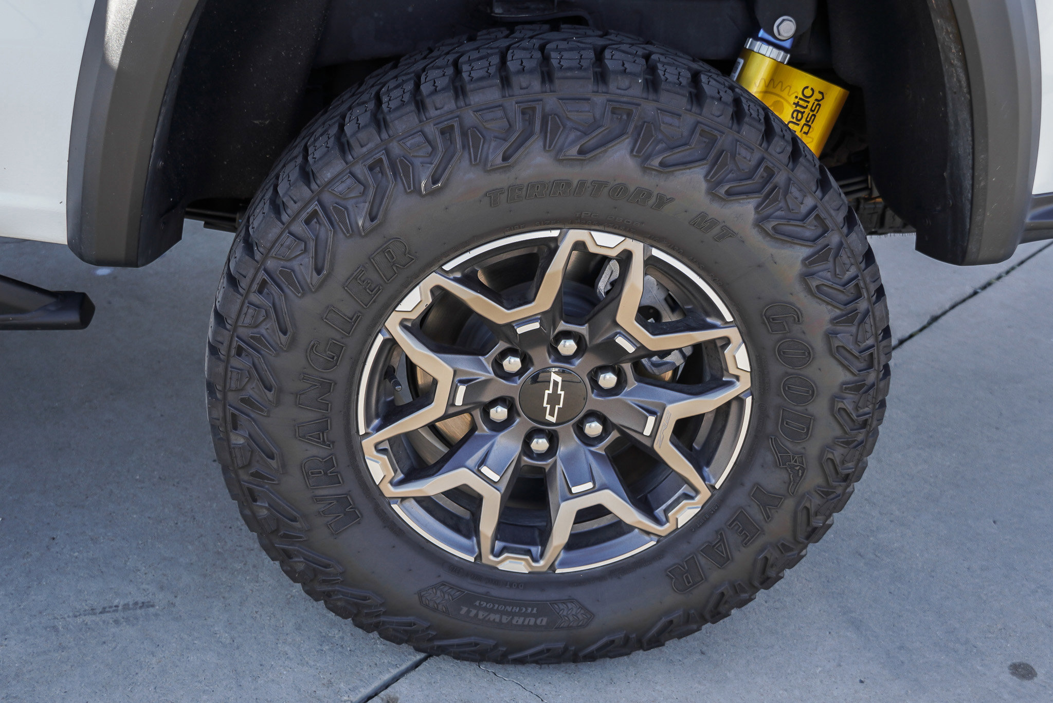 Used 2025 Chevrolet Colorado ZR2 w/ Technology Package image 13