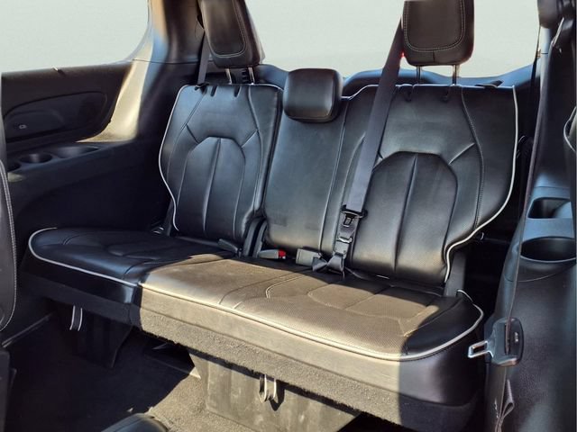 Used 2025 Chrysler Pacifica Limited FWD image 25