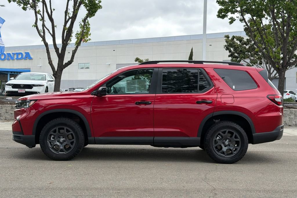 Used 2025 Honda Pilot TrailSport image 7