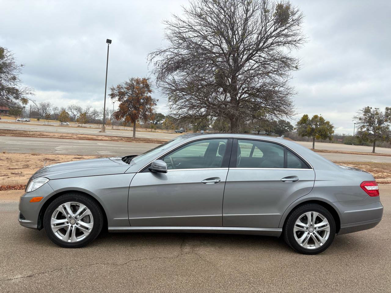 Used 2011 Mercedes-Benz E 350 Sedan image 2