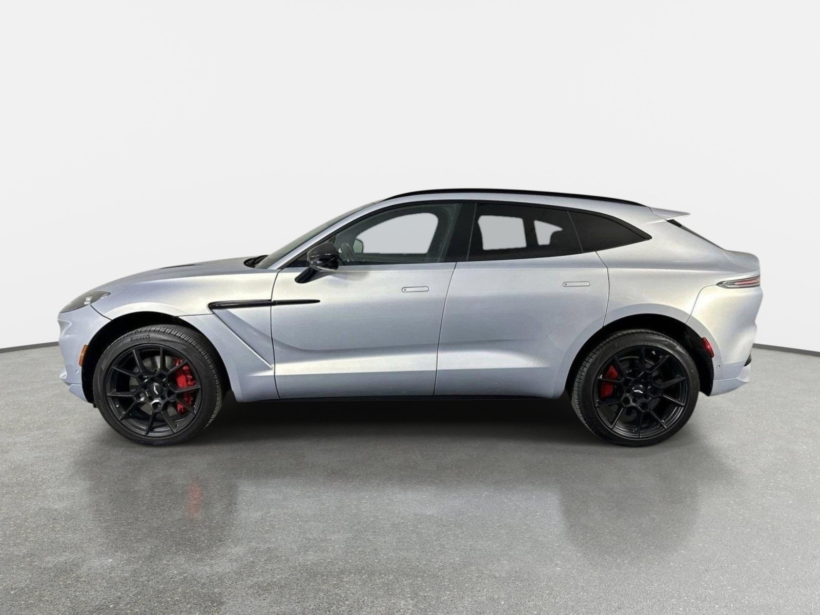 Used 2023 Aston Martin DBX AWD/4WD image 5