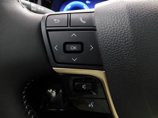 Used 2025 Toyota Crown Platinum image 35