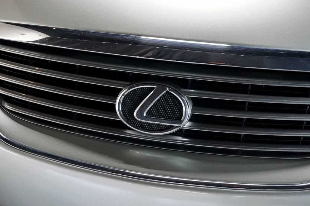 Used 2004 Lexus SC 430 Convertible RWD image 65