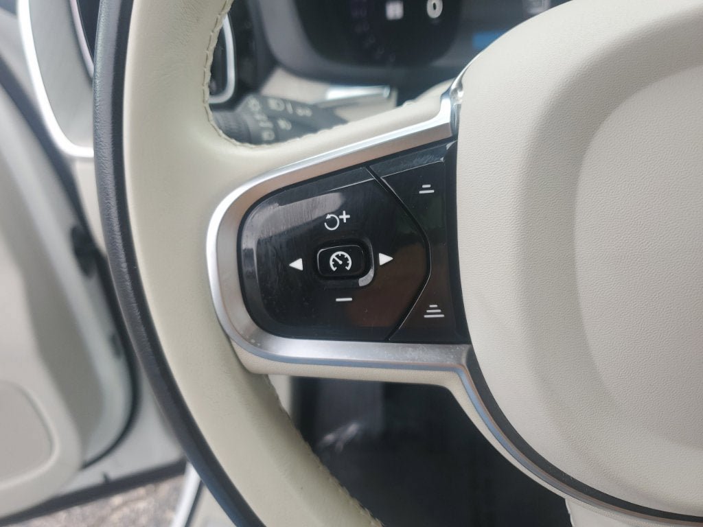 Used 2023 Volvo XC60 B5 Plus FWD image 23