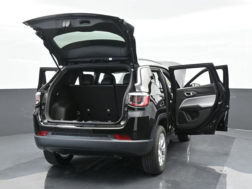 Used 2025 Jeep Compass Latitude image 65