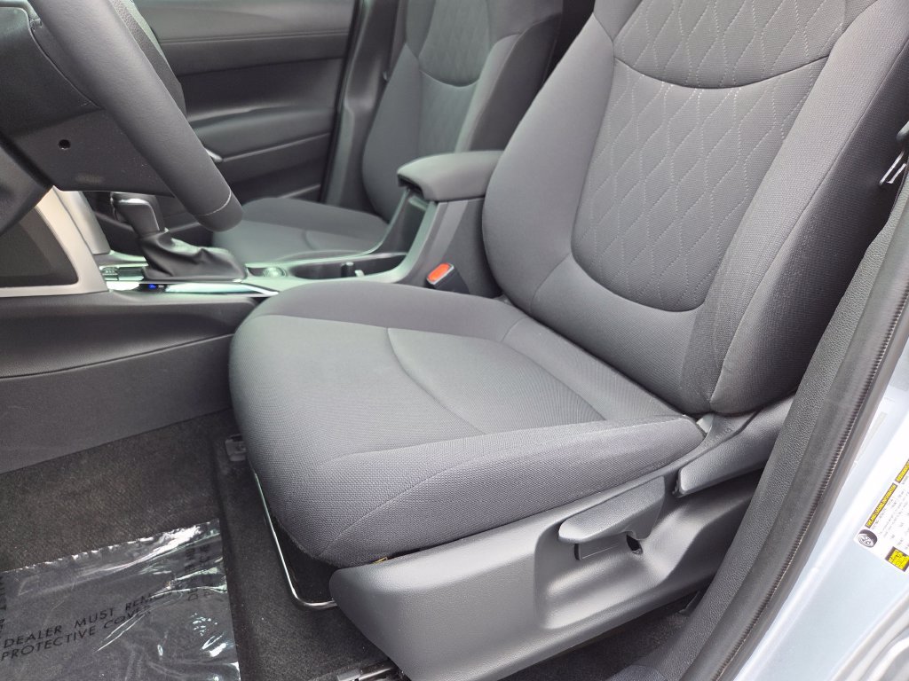 Used 2023 Toyota Corolla Cross LE w/ Moonroof Package AWD/4WD image 29