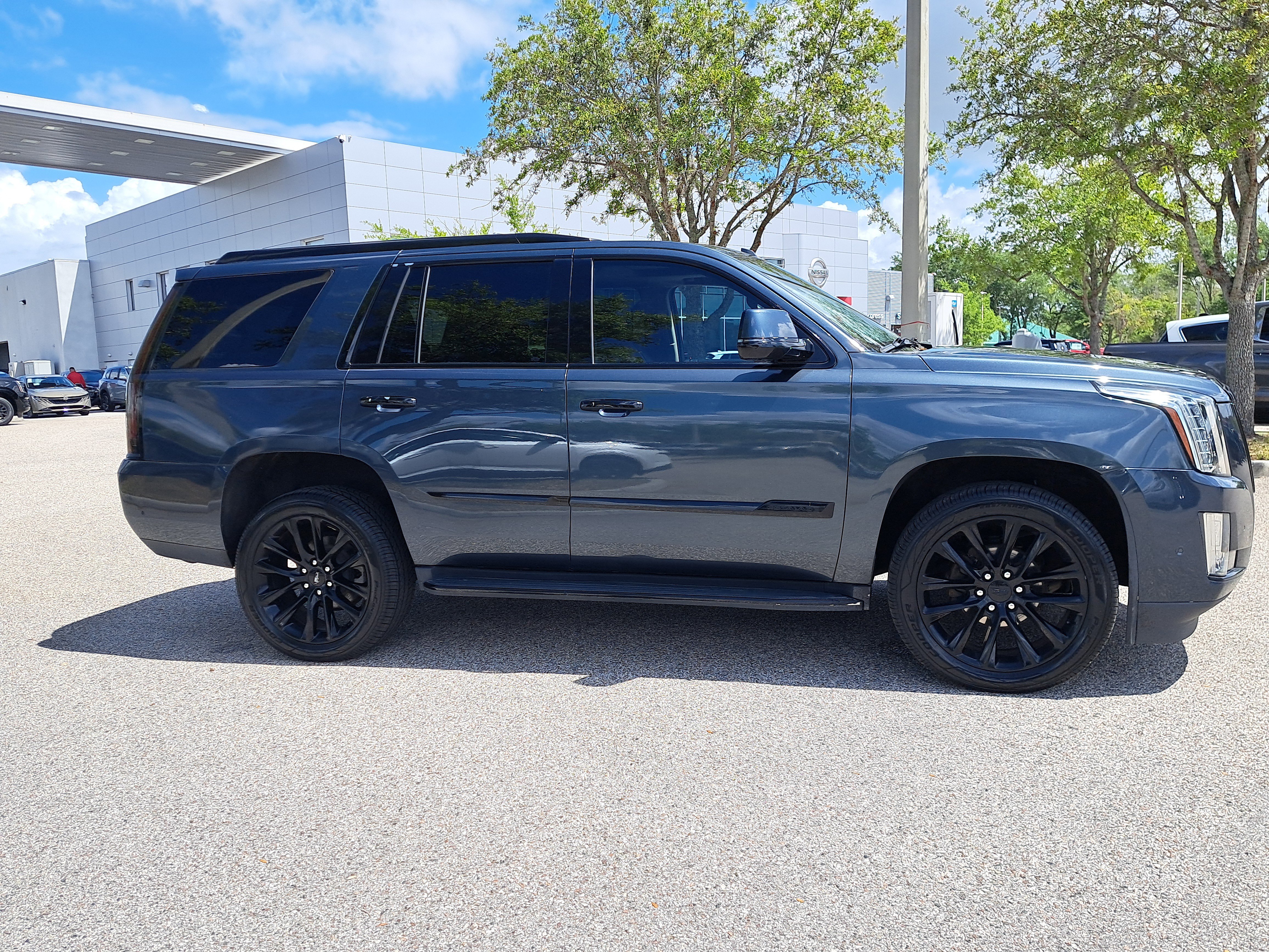 Used 2020 Cadillac Escalade Luxury image 4