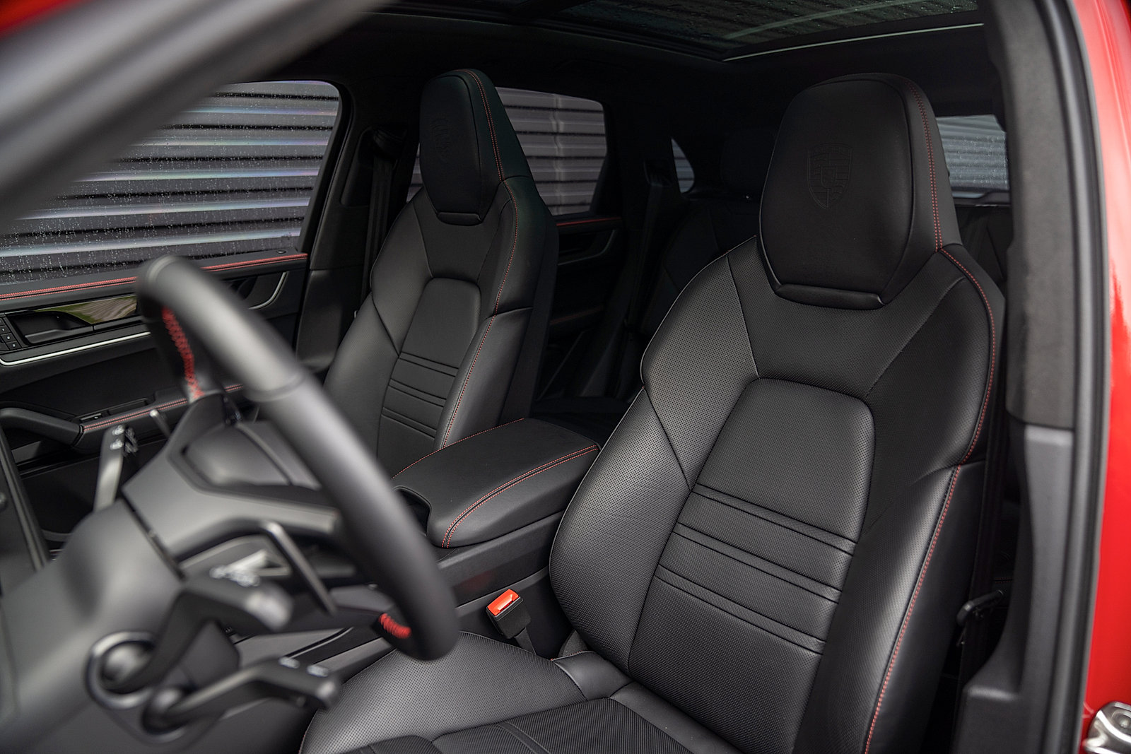 Used 2025 Porsche Cayenne GTS AWD/4WD image 5