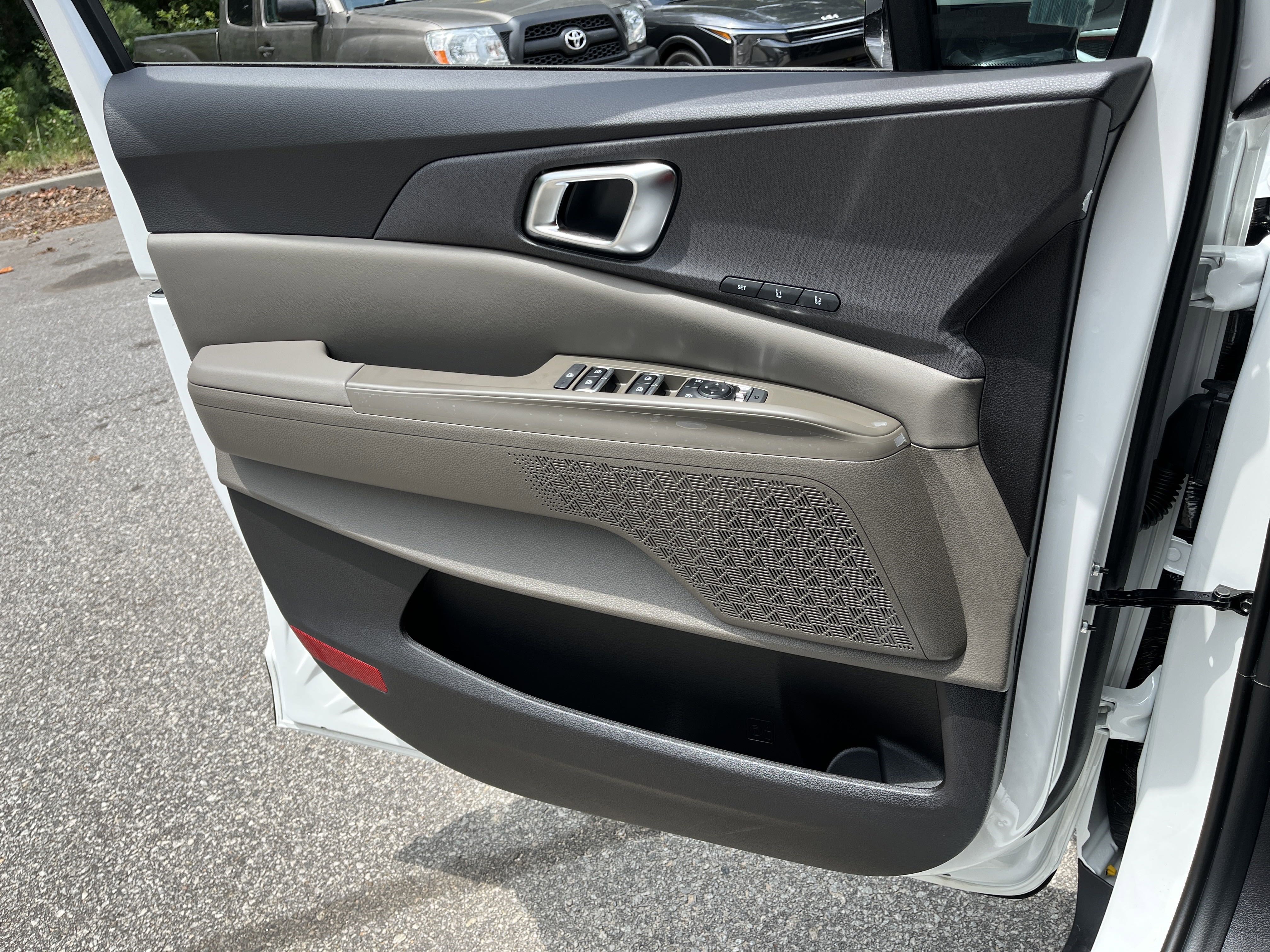 New 2026 Kia Carnival EX image 19