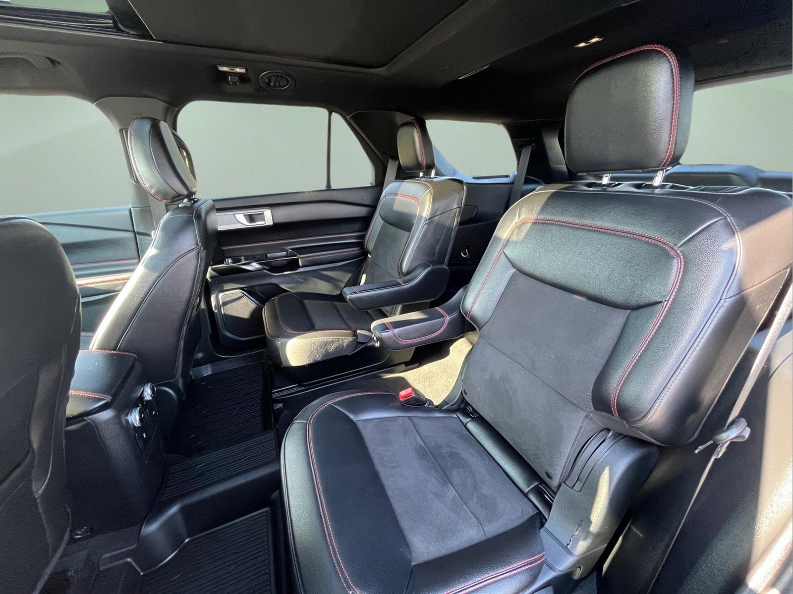 Used 2024 Ford Explorer ST-Line w/ Class IV Trailer Tow Package image 32