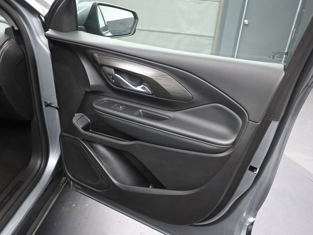 Used 2024 GMC Terrain SLT image 19