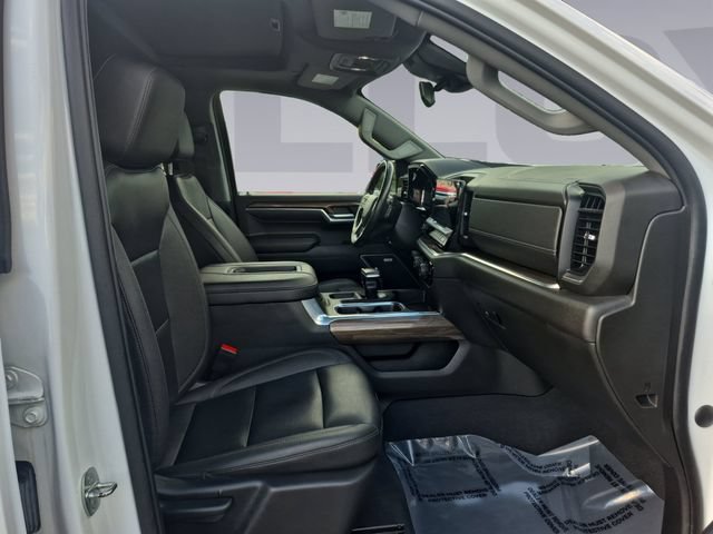 Certified 2022 Chevrolet Silverado 1500 RST w/ Redline Edition AWD/4WD image 17