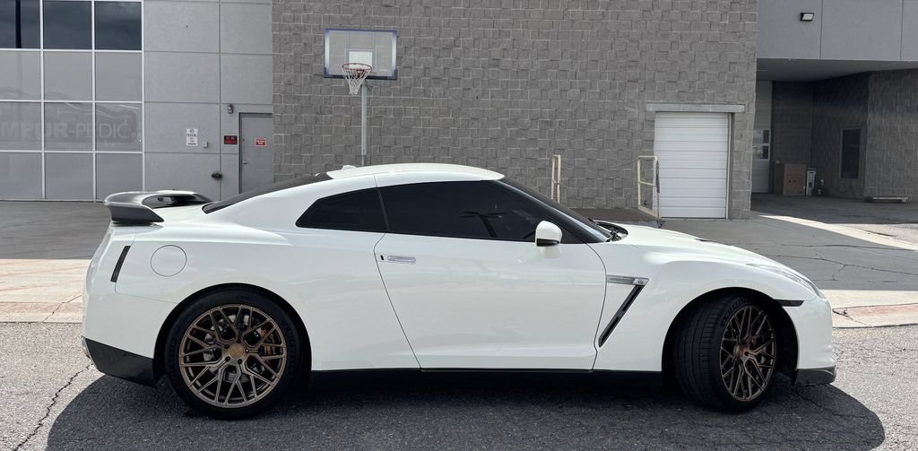 Used 2009 Nissan GT-R Premium AWD/4WD image 5