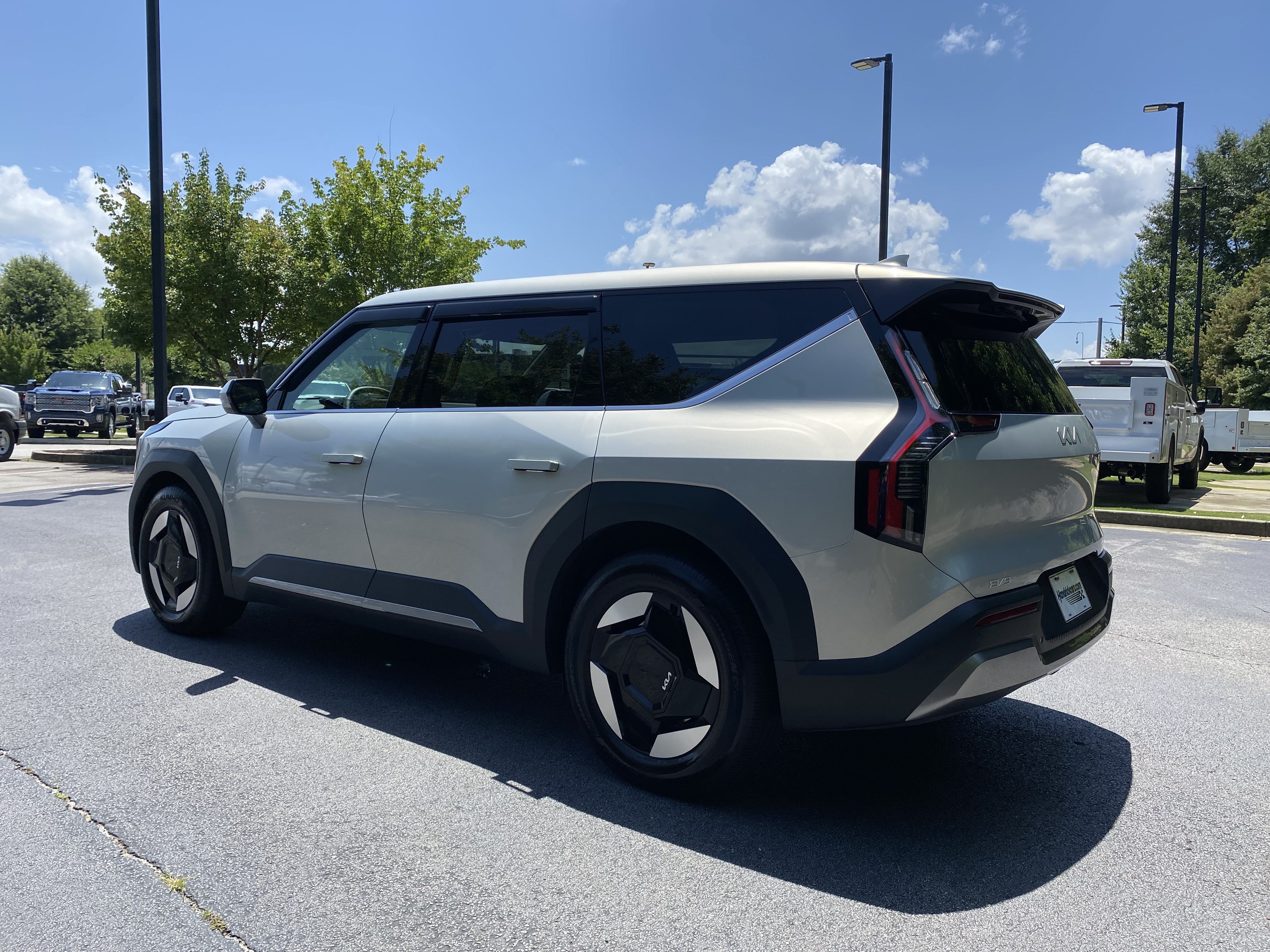 Used 2026 Kia EV9 Light RWD image 7