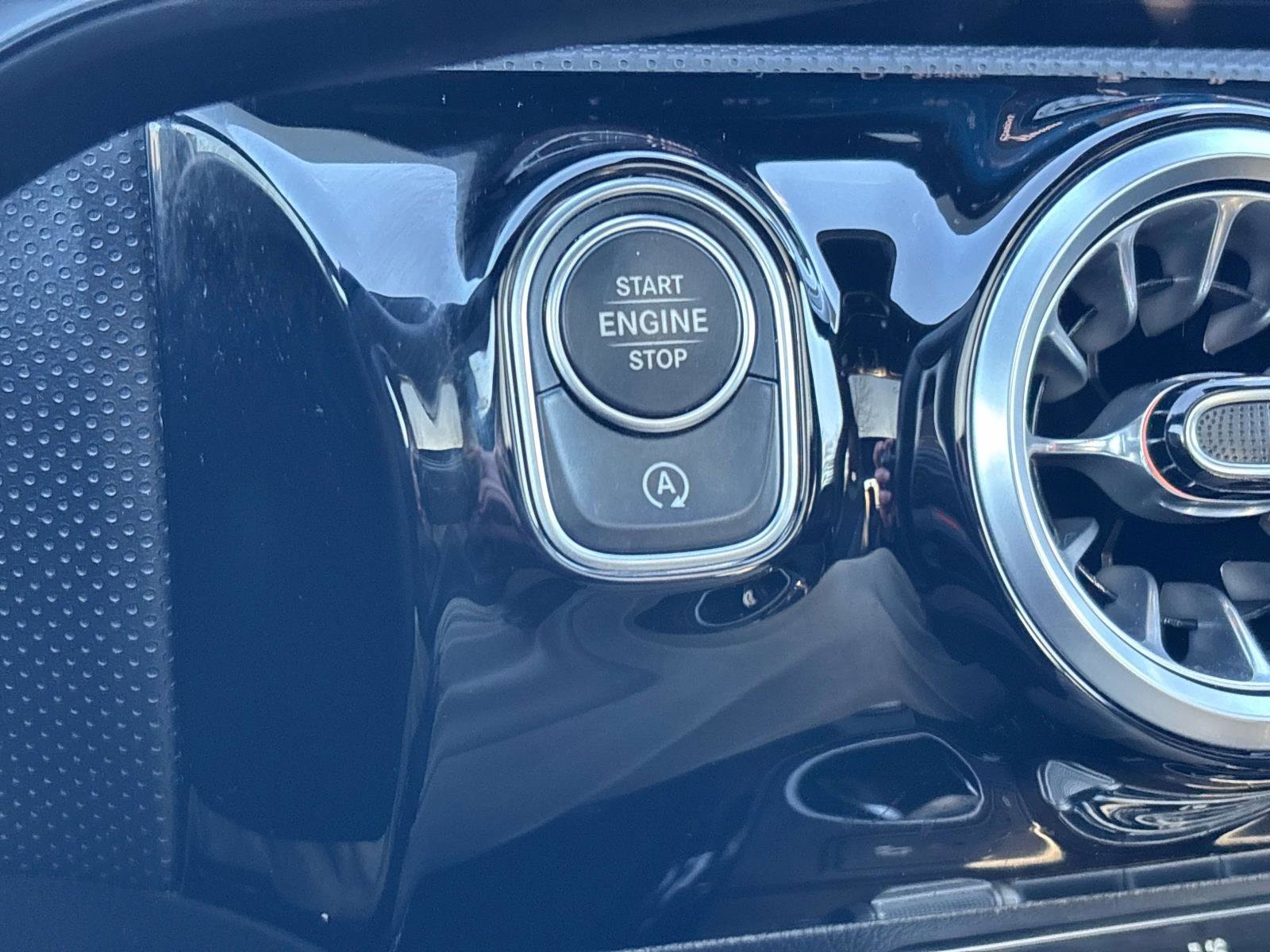 Used 2022 Mercedes-Benz CLA 250 4MATIC image 25