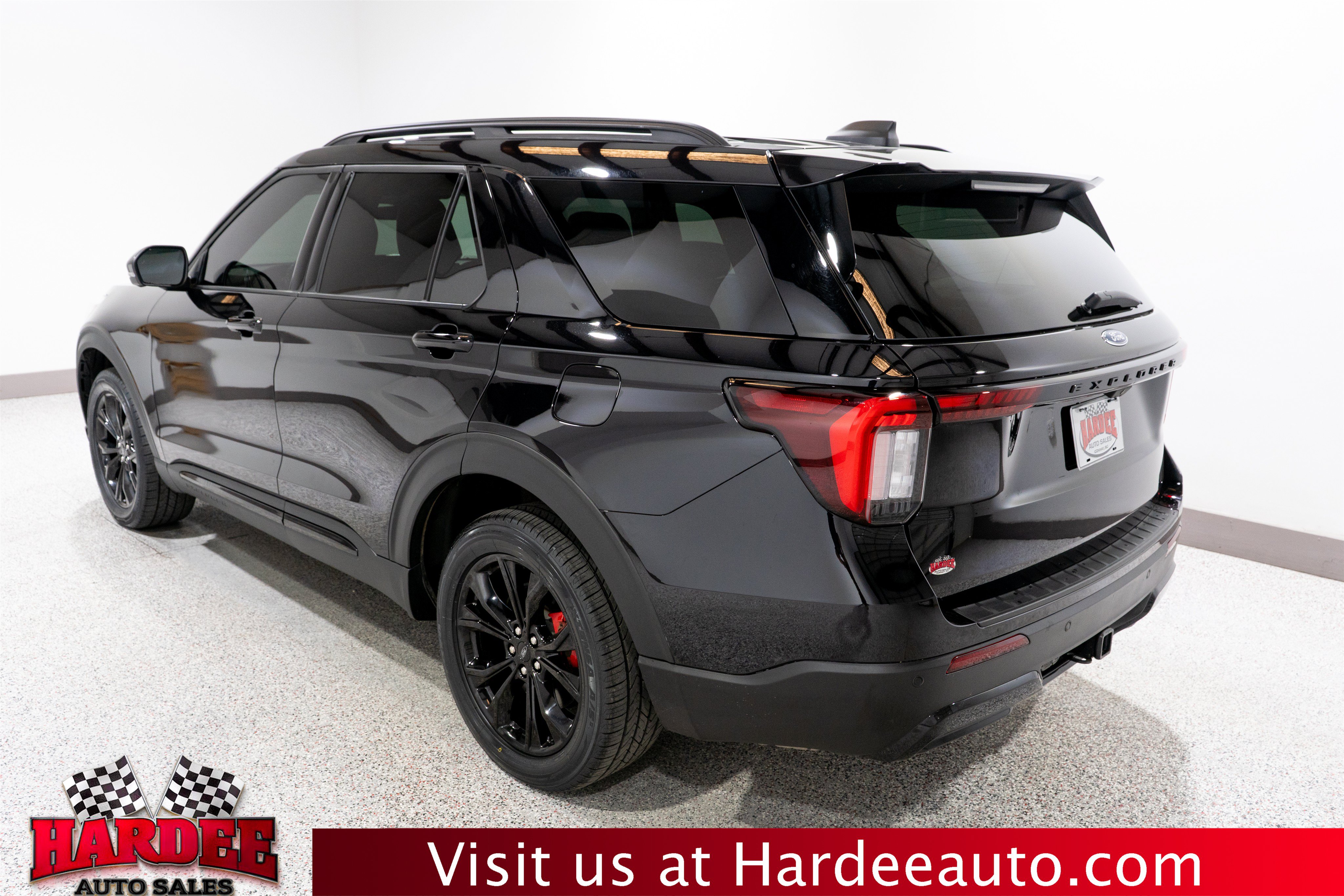 Used 2025 Ford Explorer ST-Line w/ ST-Line Street Pack AWD/4WD image 3