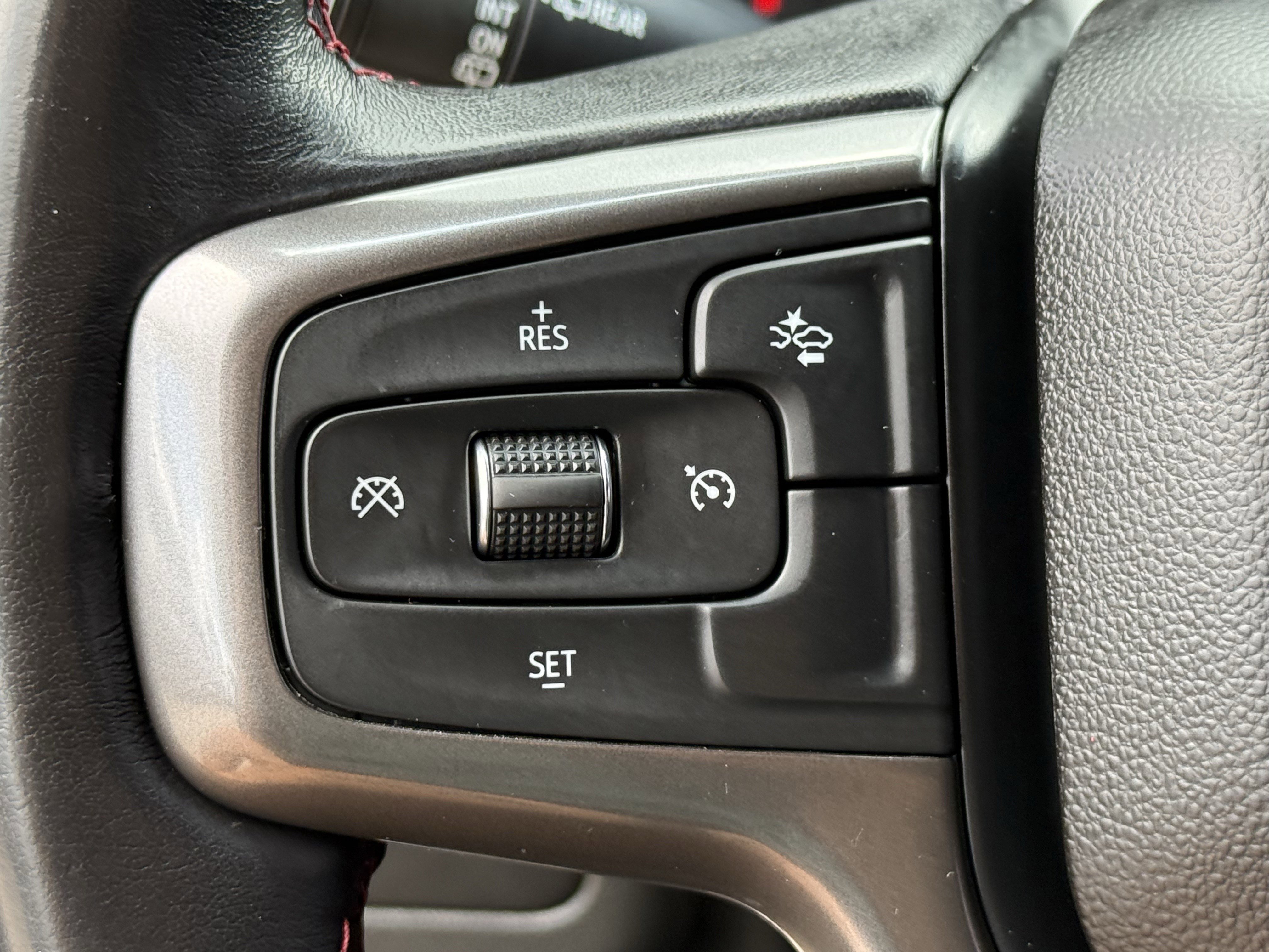 Used 2023 Chevrolet Suburban RST RWD image 16