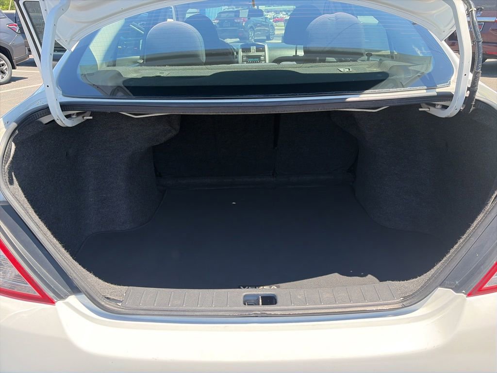 Used 2016 Nissan Versa SV FWD image 29
