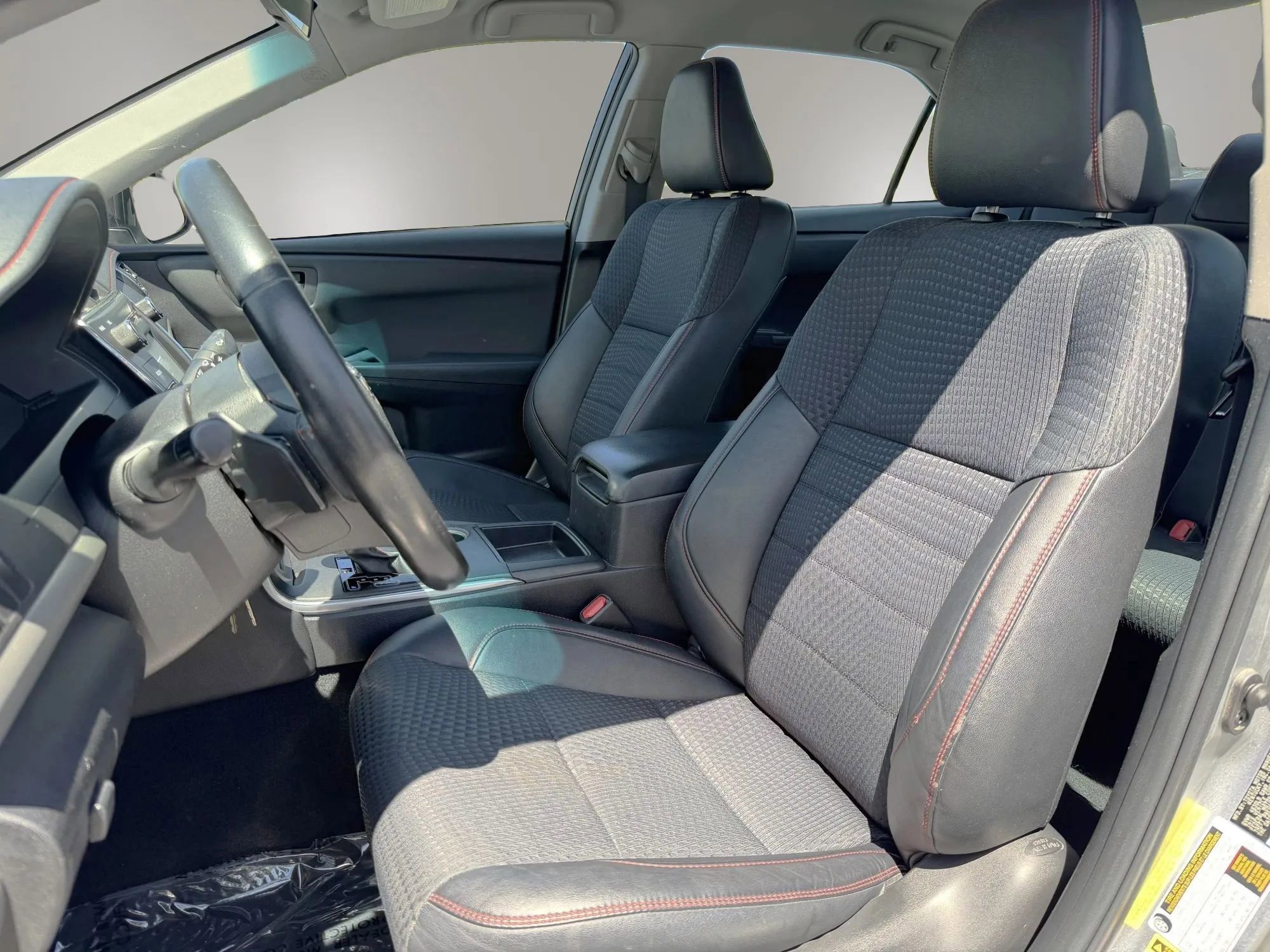 Used 2015 Toyota Camry SE FWD image 16