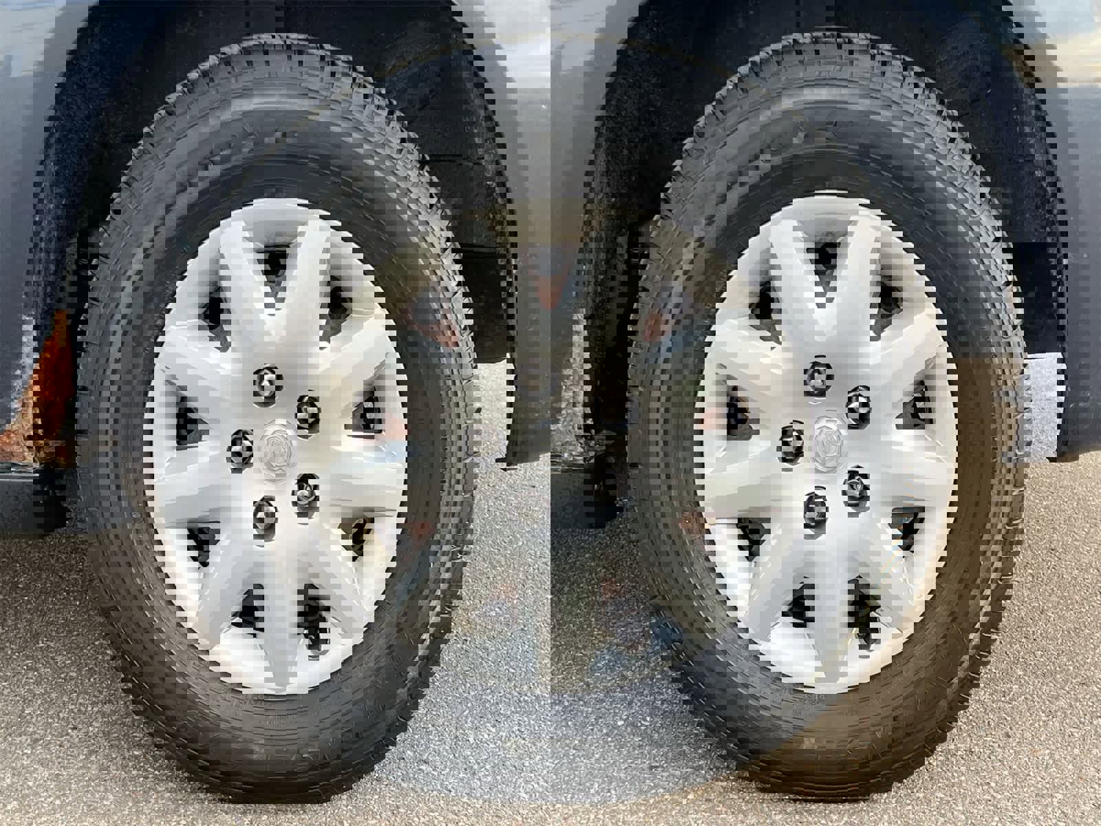 Used 2009 Chrysler Town & Country LX image 14