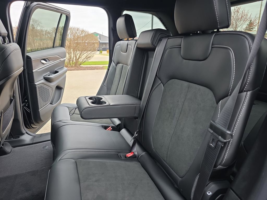 New 2026 Jeep Grand Cherokee Altitude AWD/4WD image 14