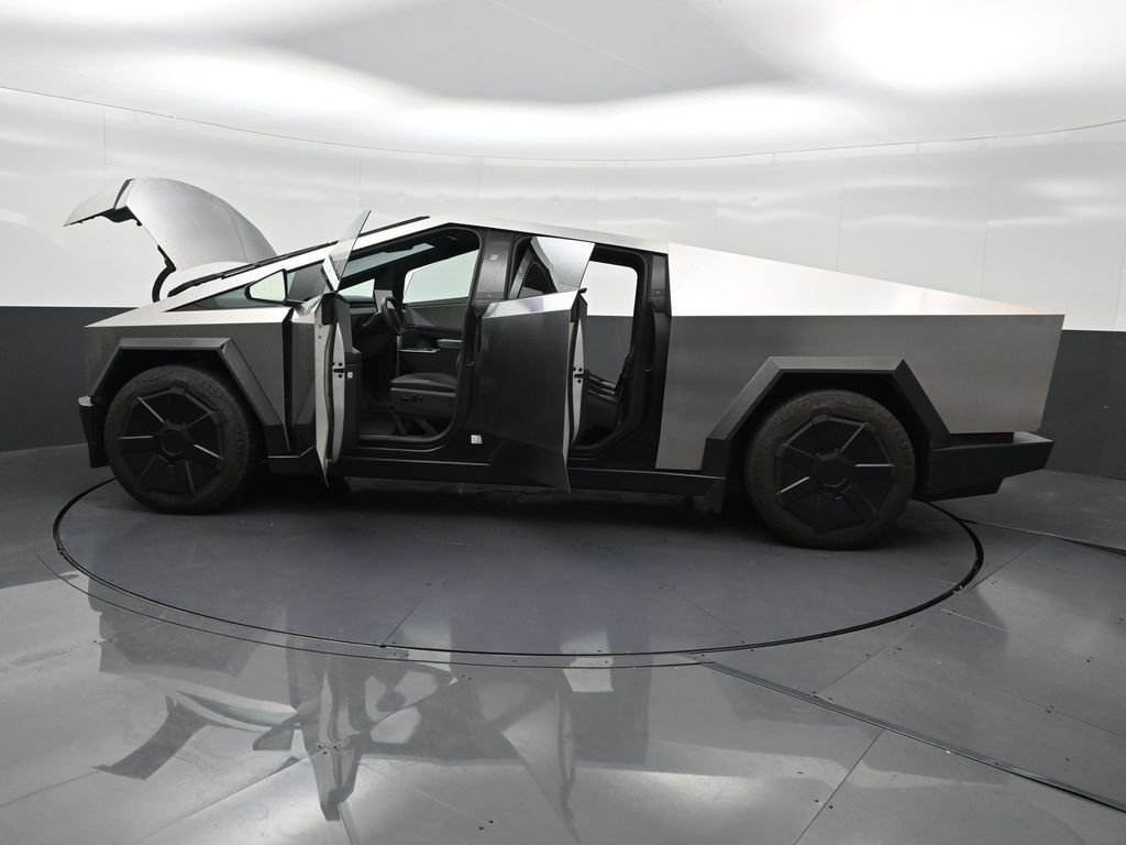 Used 2024 Tesla Cybertruck AWD Crew Cab image 32