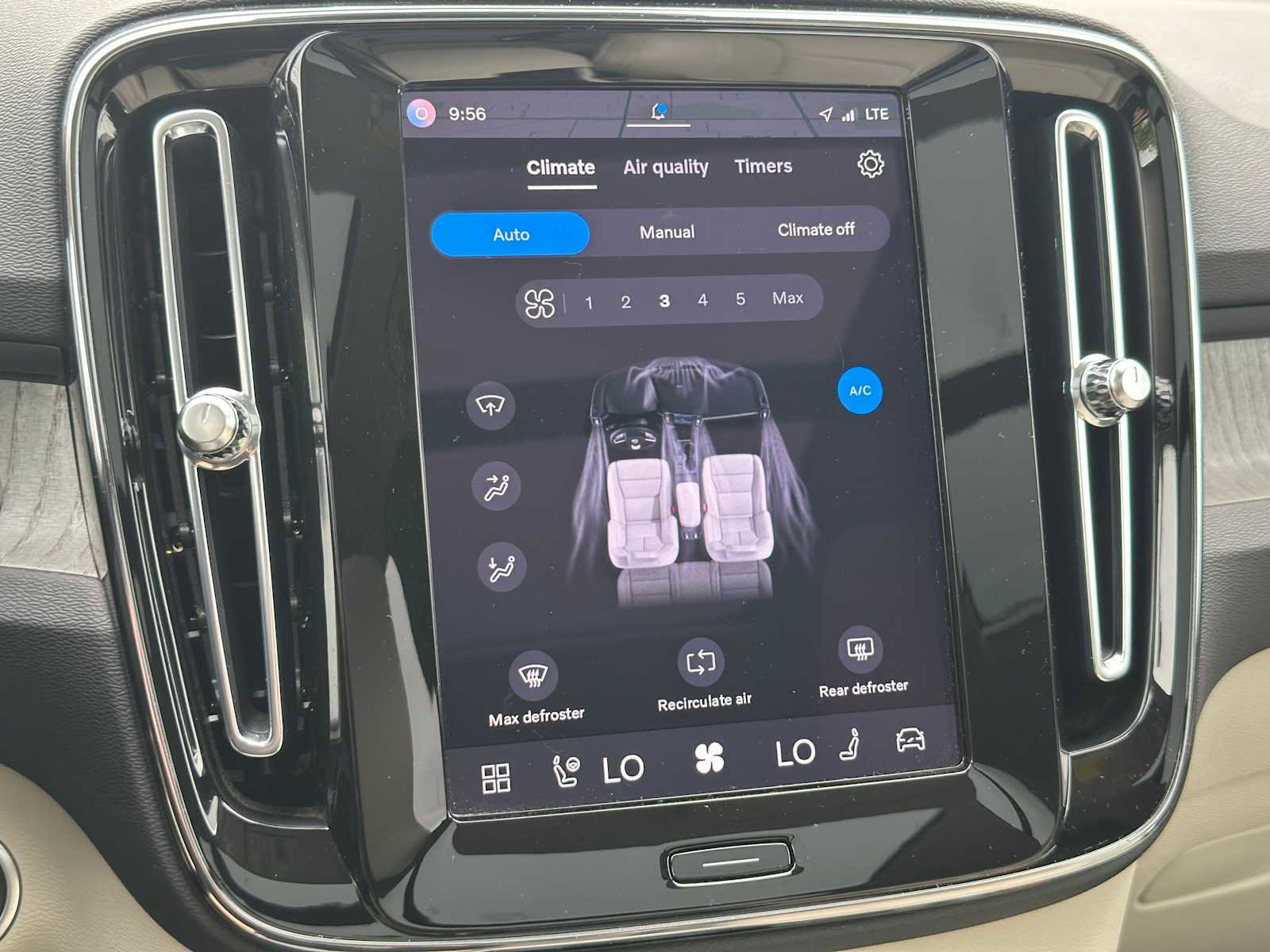 Certified 2023 Volvo XC40 B5 Plus w/ Protection Package Premier AWD/4WD image 29