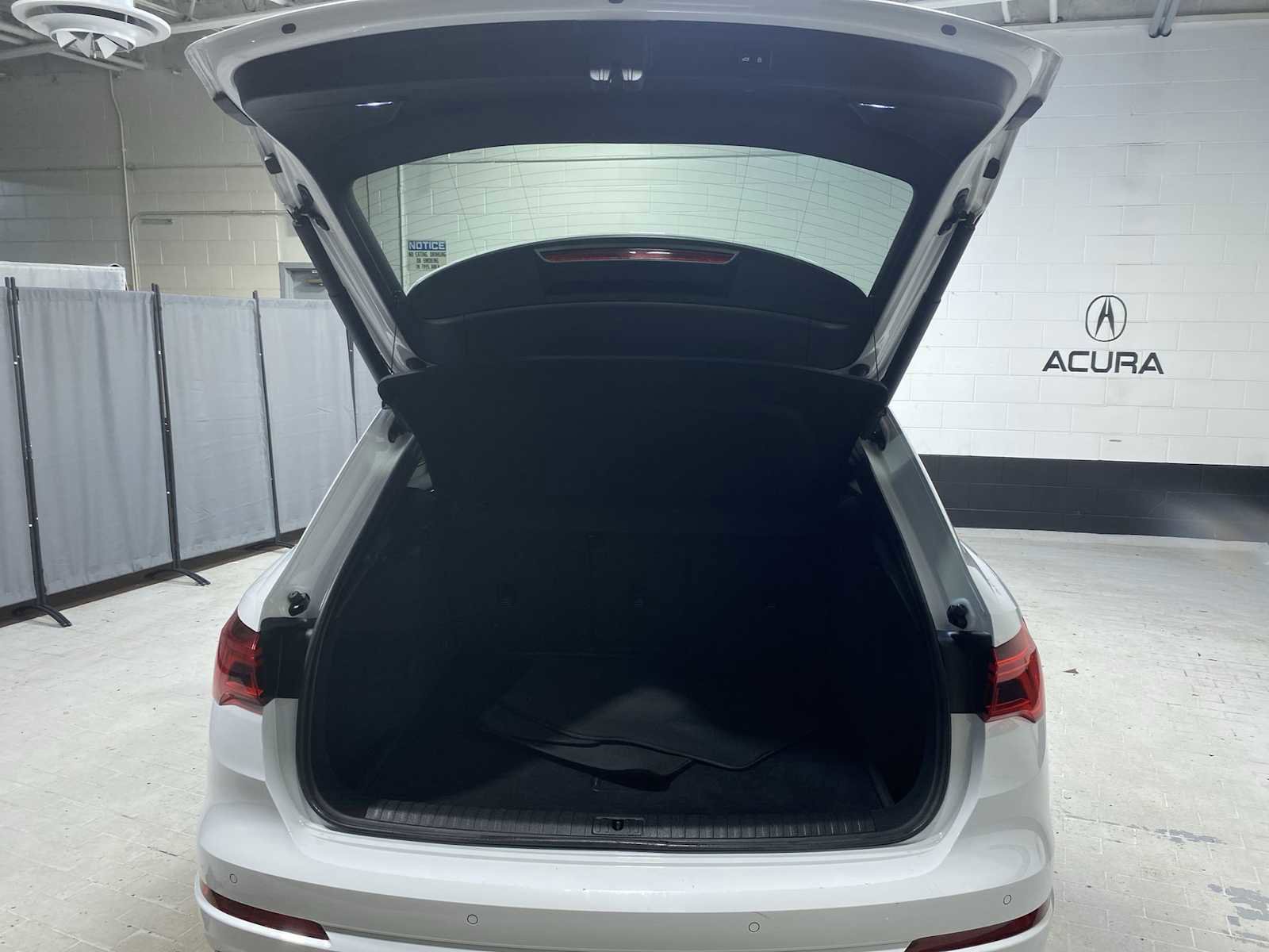 Used 2019 Audi Q3 2.0T Premium AWD/4WD image 19