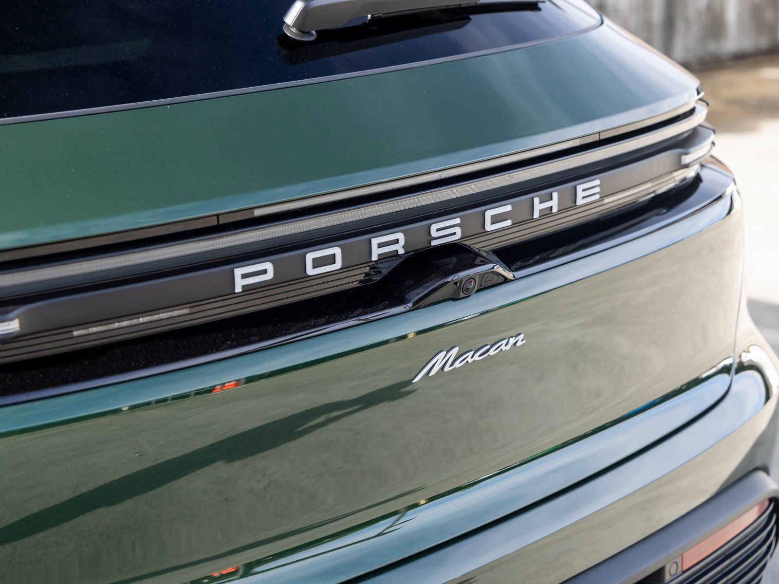 Certified 2025 Porsche Macan Electric image 19