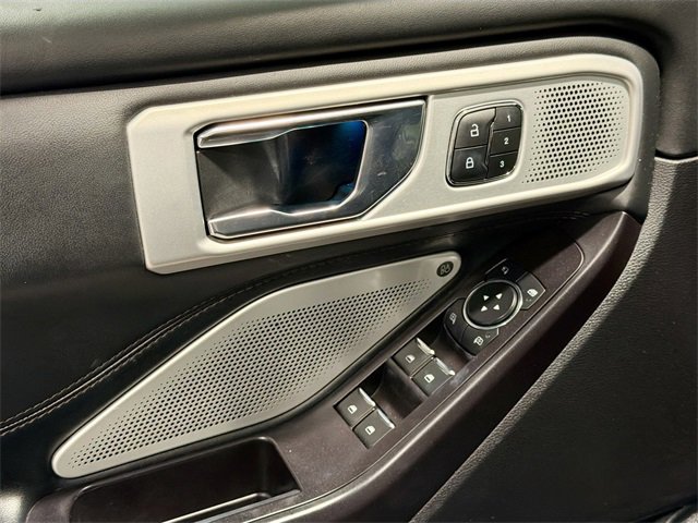 Used 2020 Ford Explorer Platinum w/ Premium Technology Package image 16