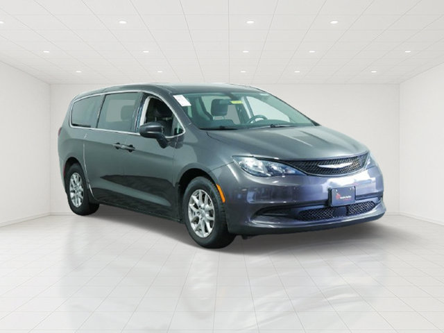 Used 2022 Chrysler Voyager LX FWD image 1