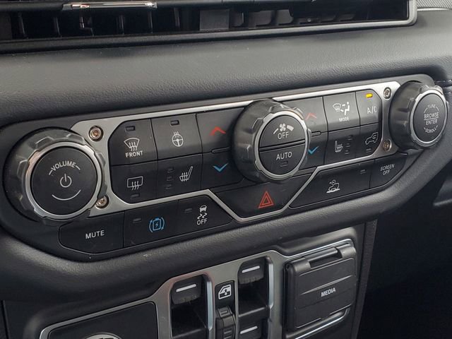 Used 2025 Jeep Wrangler Unlimited Sahara image 24