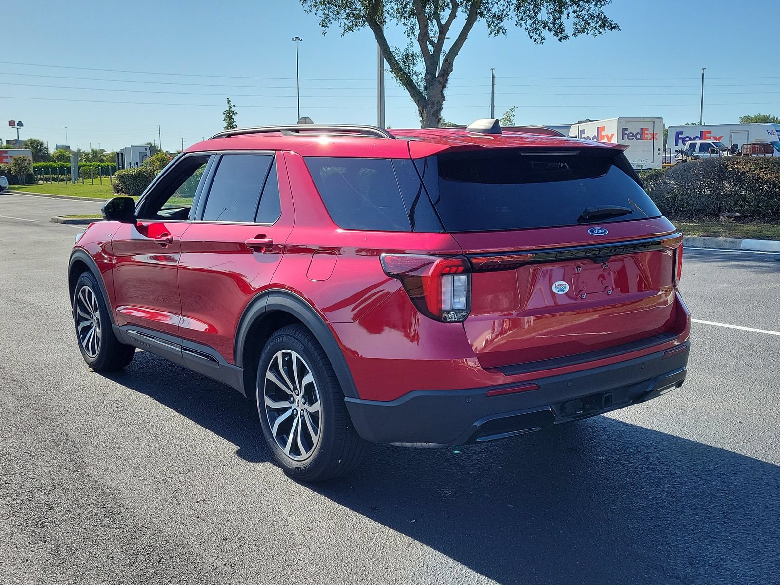 Used 2025 Ford Explorer ST-Line w/ Premium Package RWD image 3