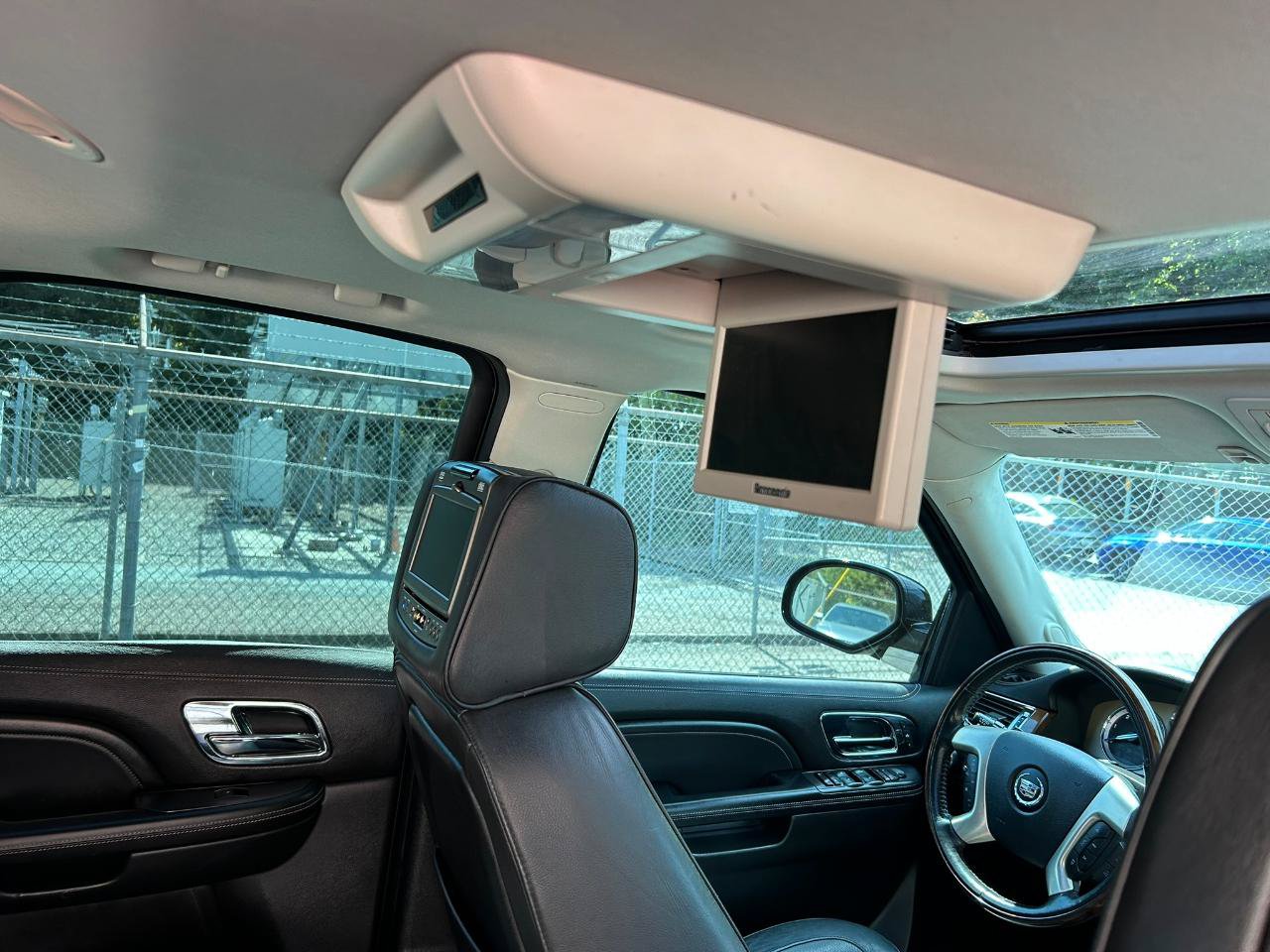 Used 2013 Cadillac Escalade Platinum AWD/4WD image 21