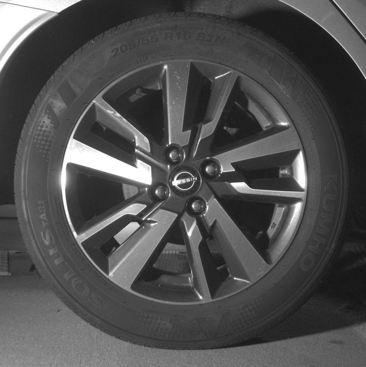 Used 2025 Nissan Versa SV image 15