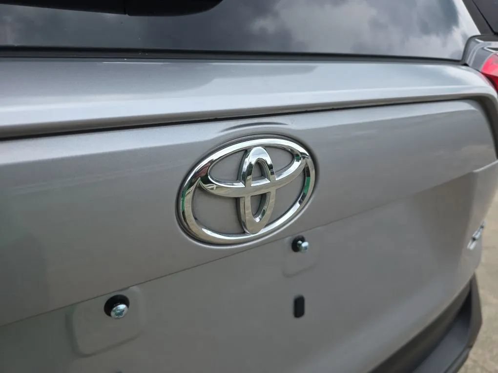 Used 2019 Toyota RAV4 XLE FWD image 10